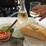 Restaurant/Bar aanrekenen extras - broodje met mojo en witte wijn