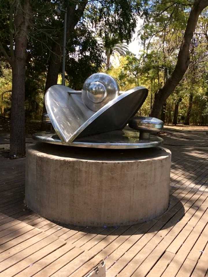 Sculptuur Claude Viseux Parque García Sanabria